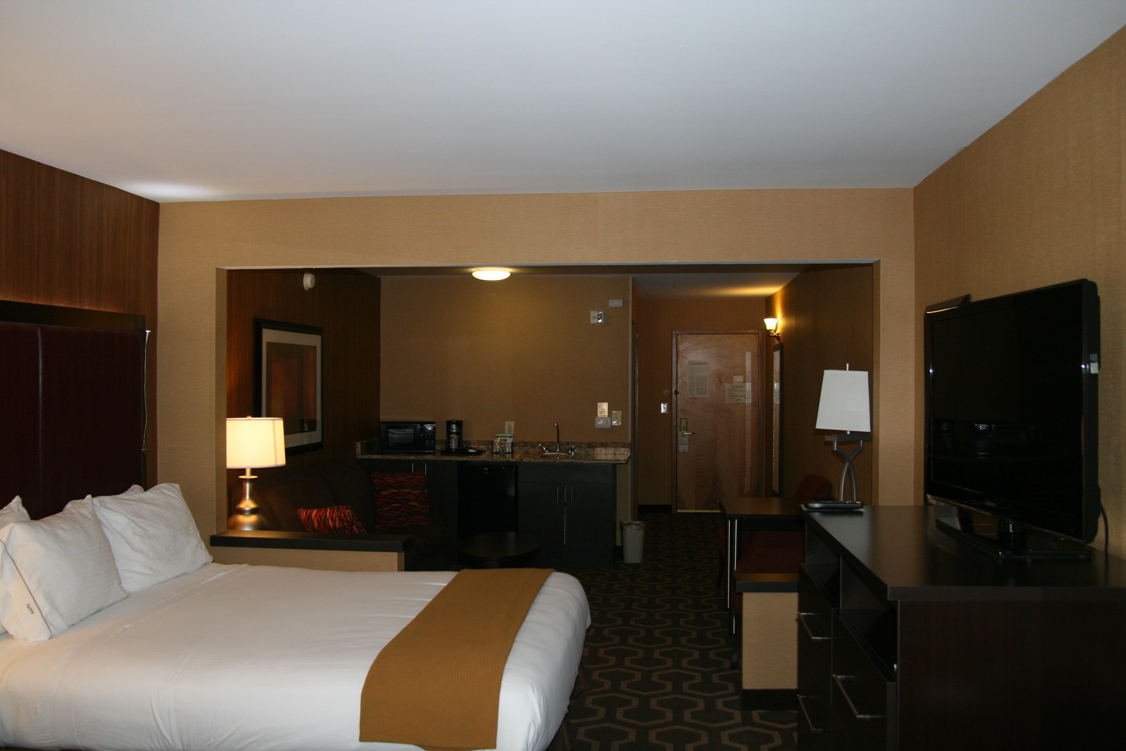 Holiday Inn Express Hotel & Suites Vineland Millville By Ihg Exterior photo