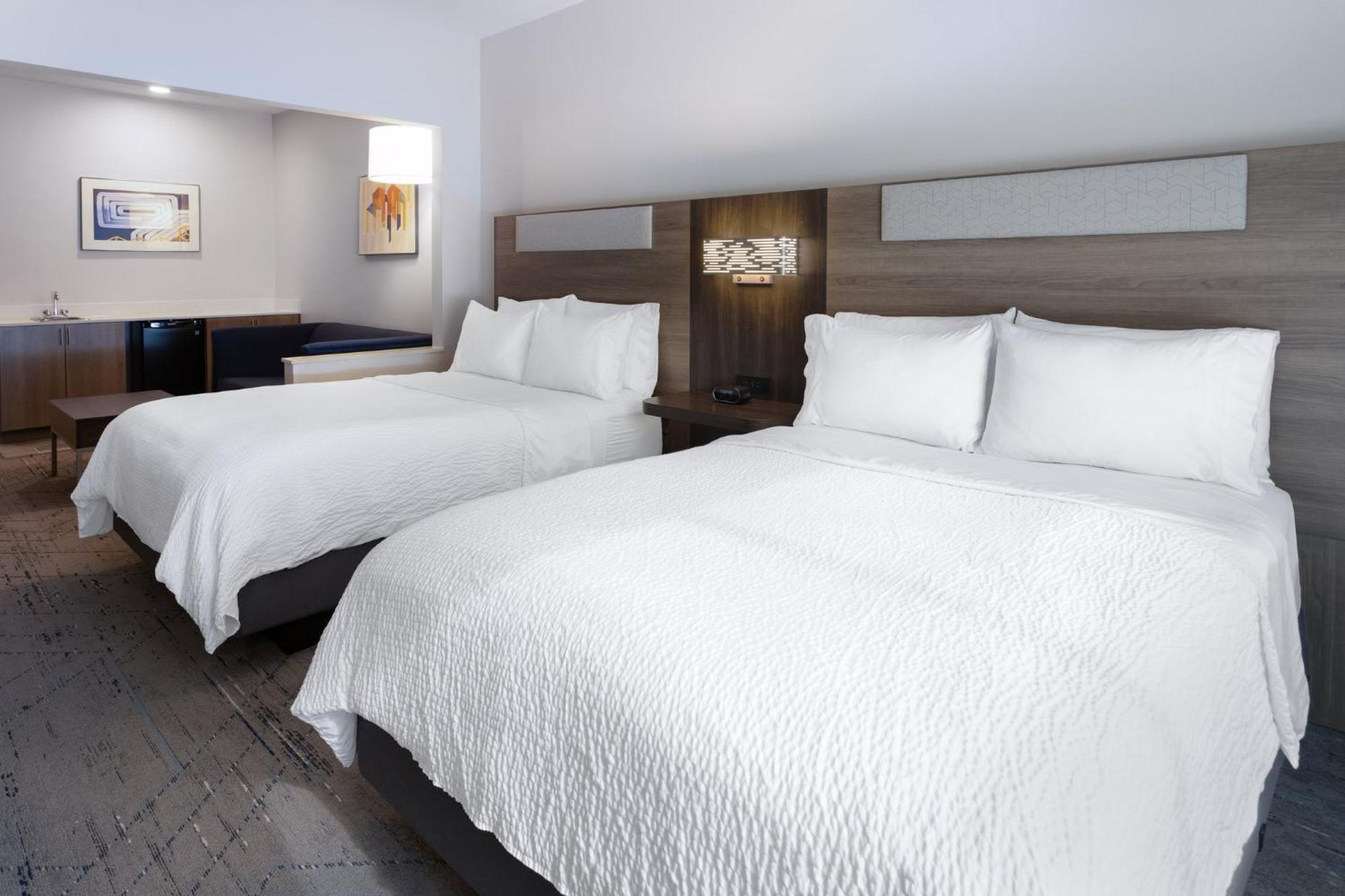 Holiday Inn Express Hotel & Suites Vineland Millville By Ihg Exterior photo