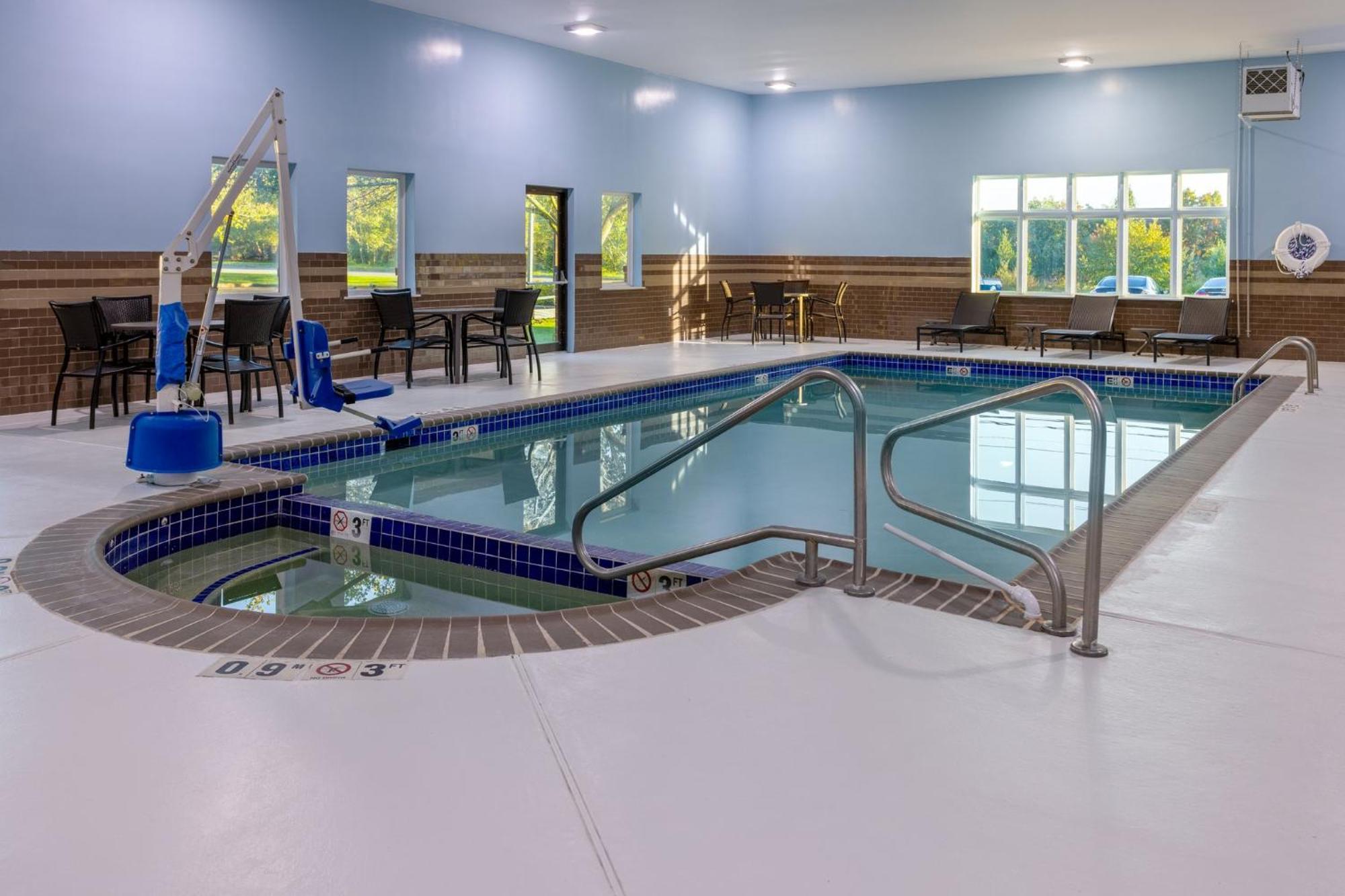 Holiday Inn Express Hotel & Suites Vineland Millville By Ihg Exterior photo