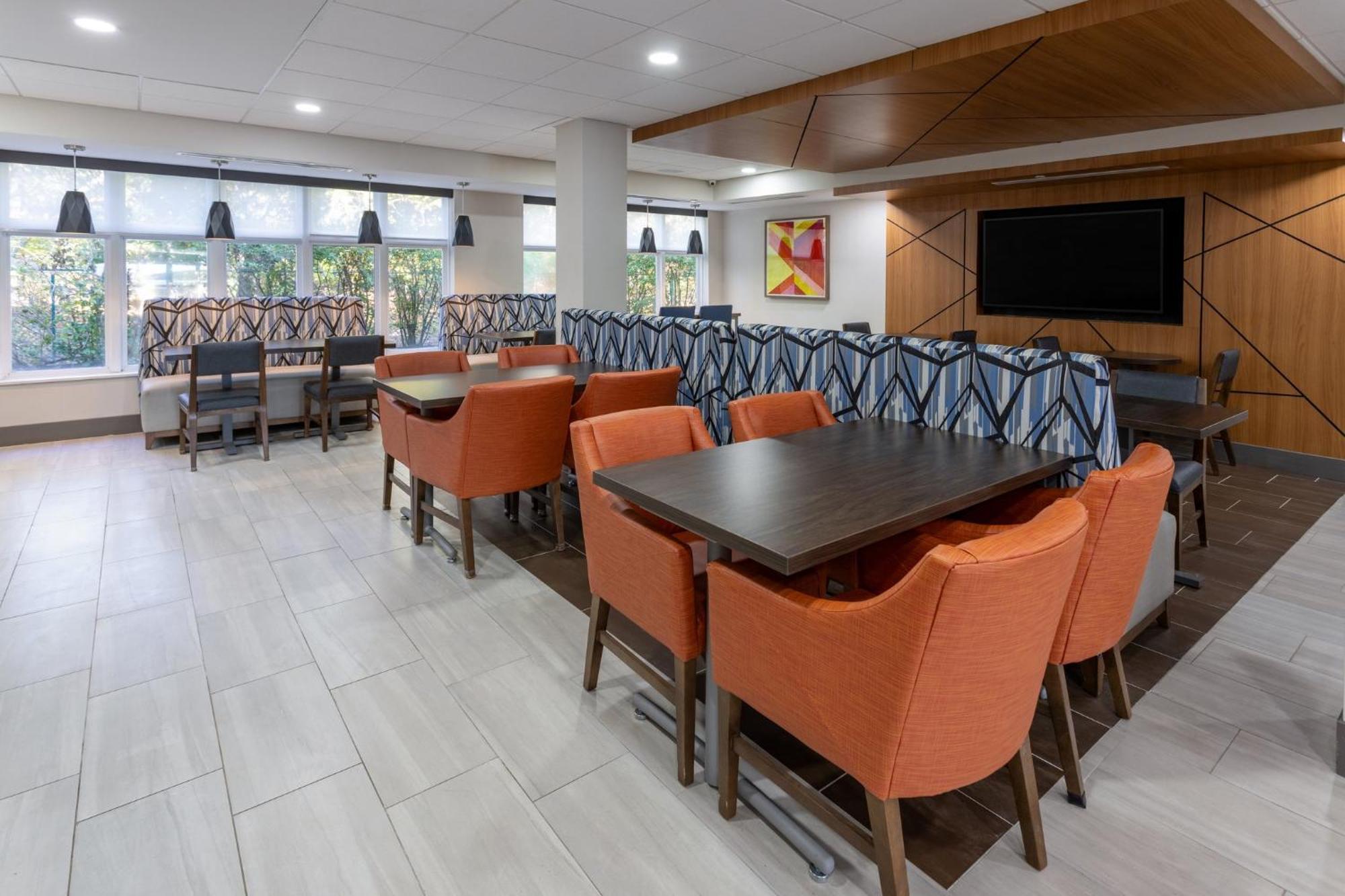 Holiday Inn Express Hotel & Suites Vineland Millville By Ihg Exterior photo