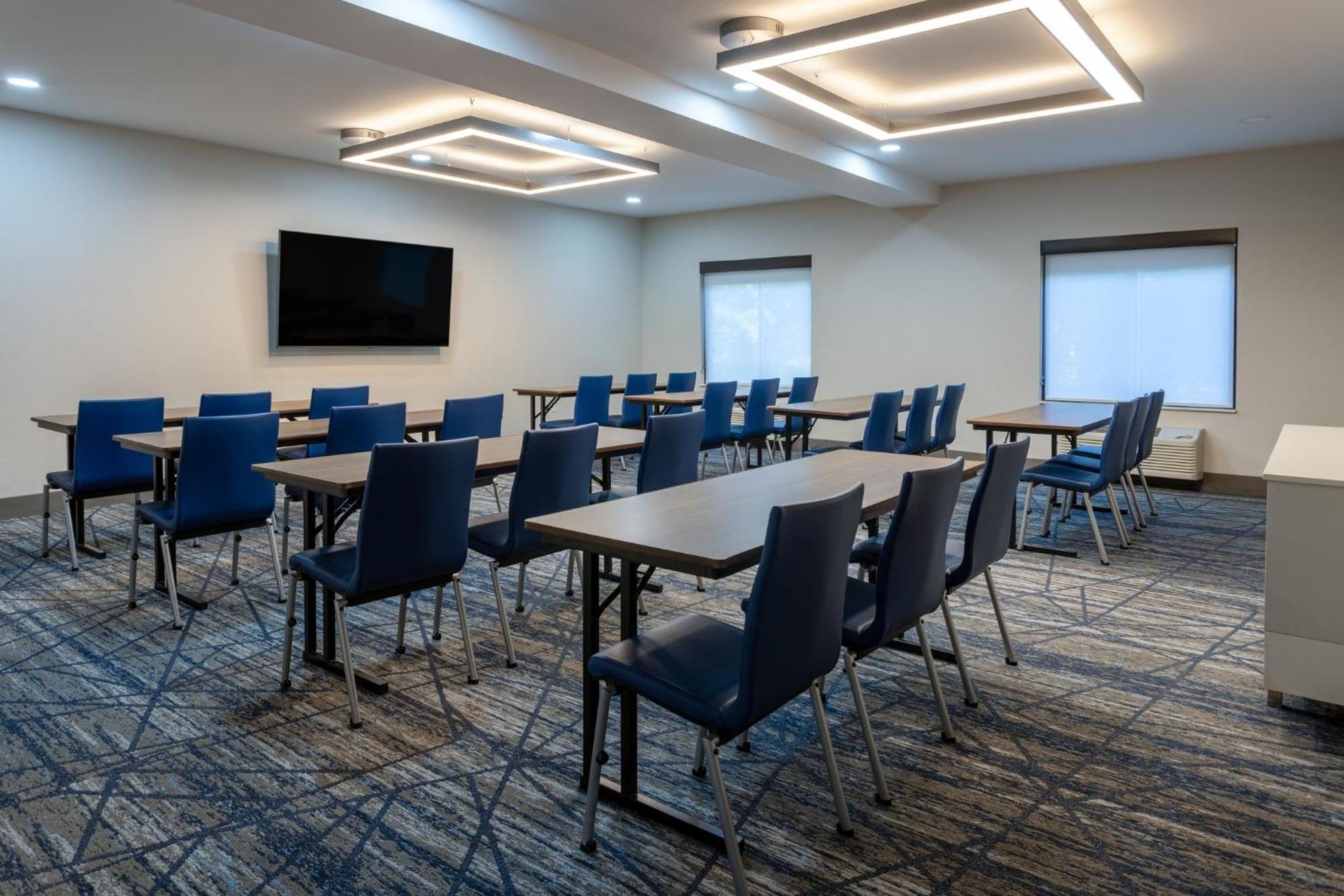 Holiday Inn Express Hotel & Suites Vineland Millville By Ihg Exterior photo
