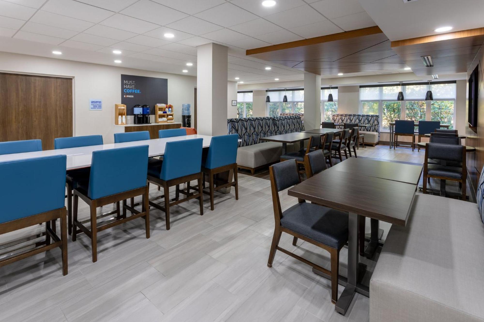 Holiday Inn Express Hotel & Suites Vineland Millville By Ihg Exterior photo