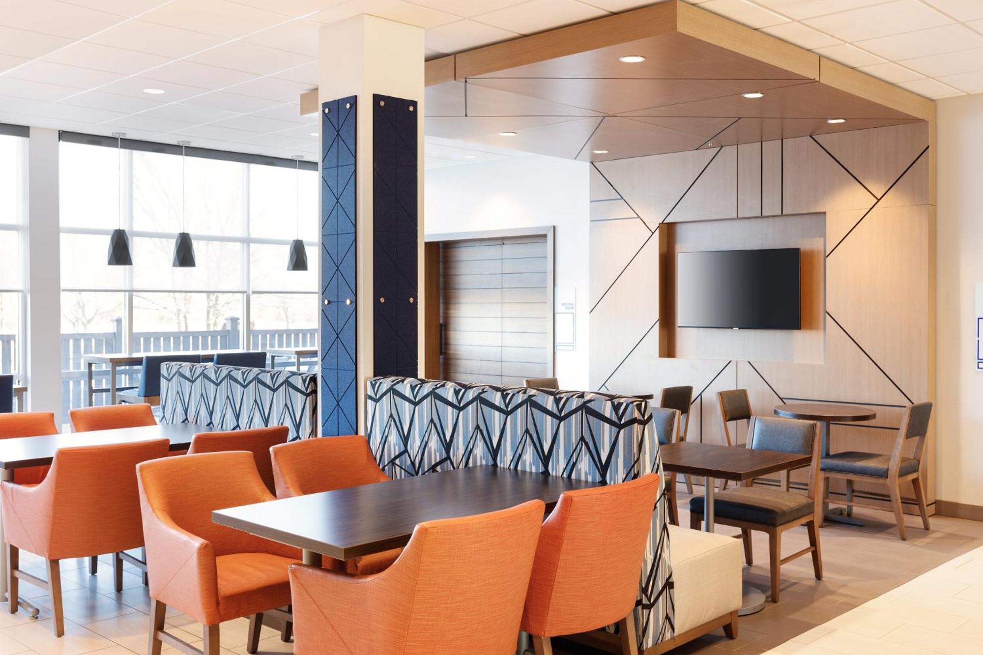 Holiday Inn Express Hotel & Suites Vineland Millville By Ihg Exterior photo